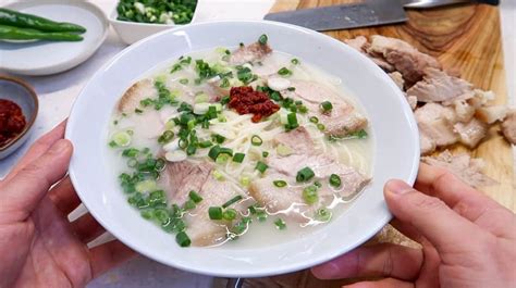 제주 고기국수: 바다와 육지의 맛이 만나는 순간